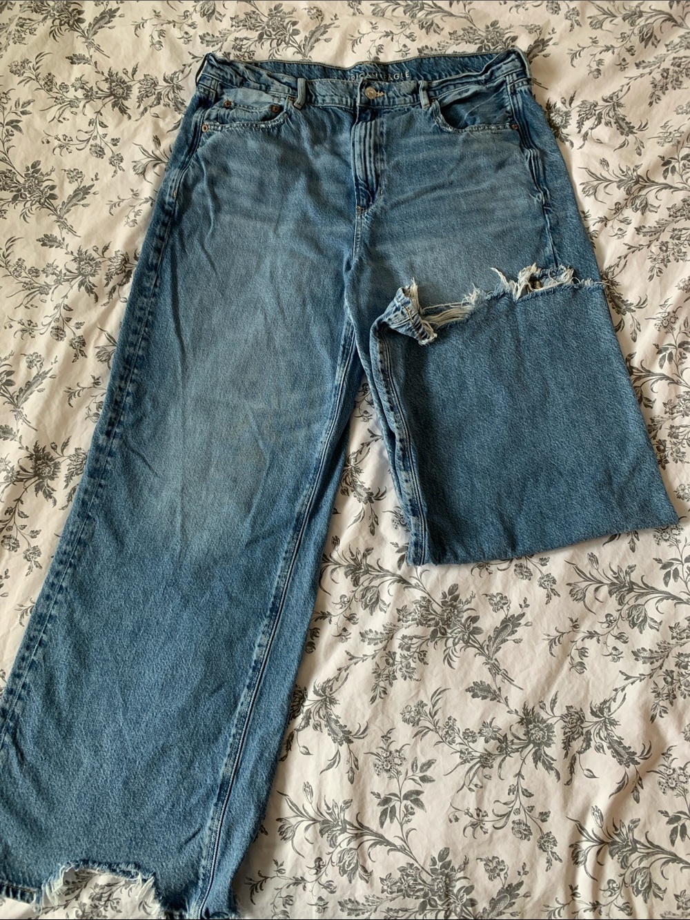 American Eagle Light Blue Super High-Rise Baggy Wide Leg Jeans